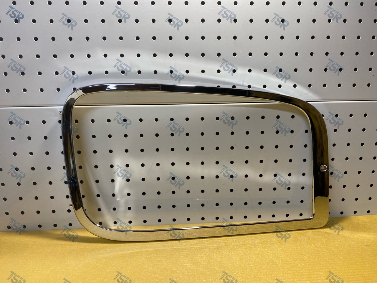 Рамка фары правая