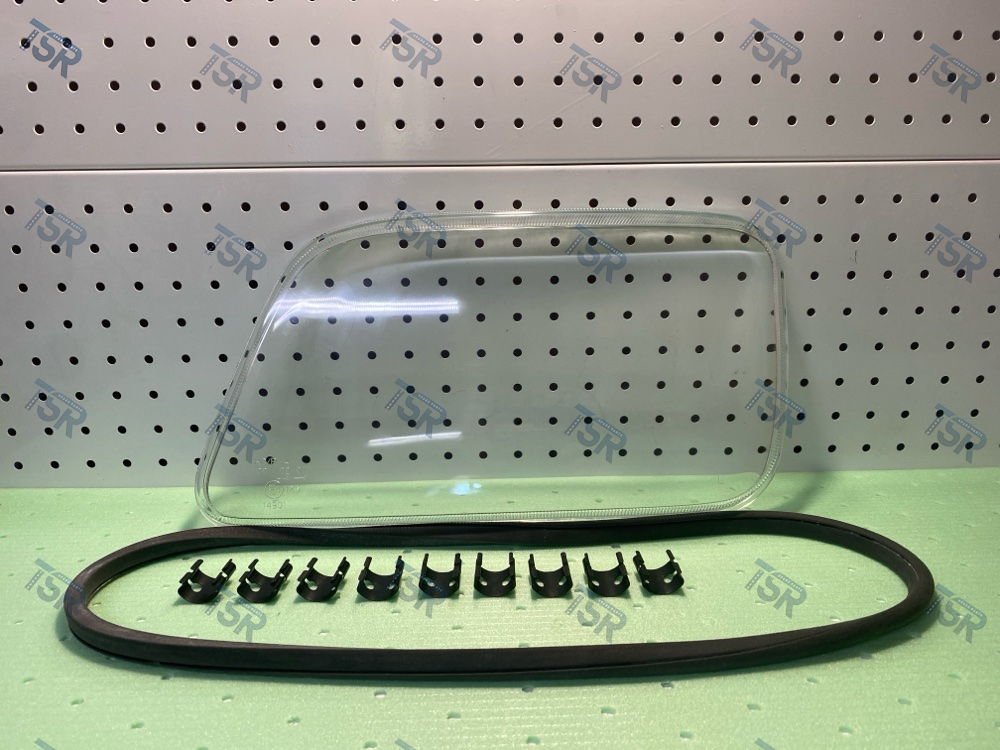 Стекло фары левое