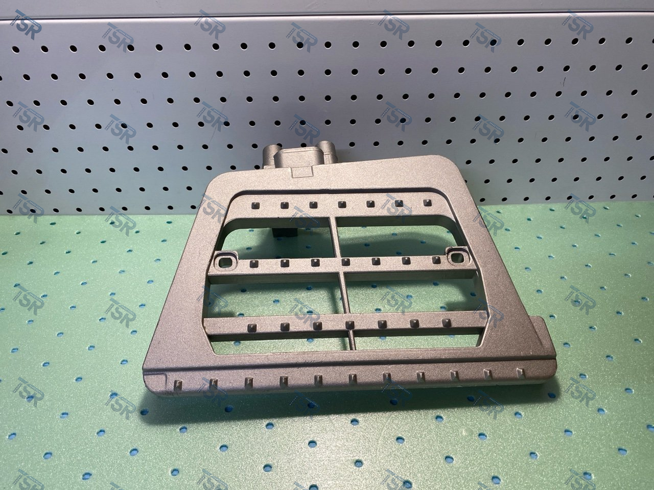 Кронштейн подножки левый