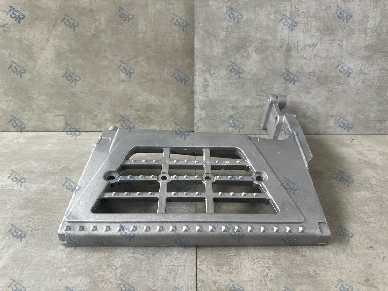 Кронштейн подножки правой