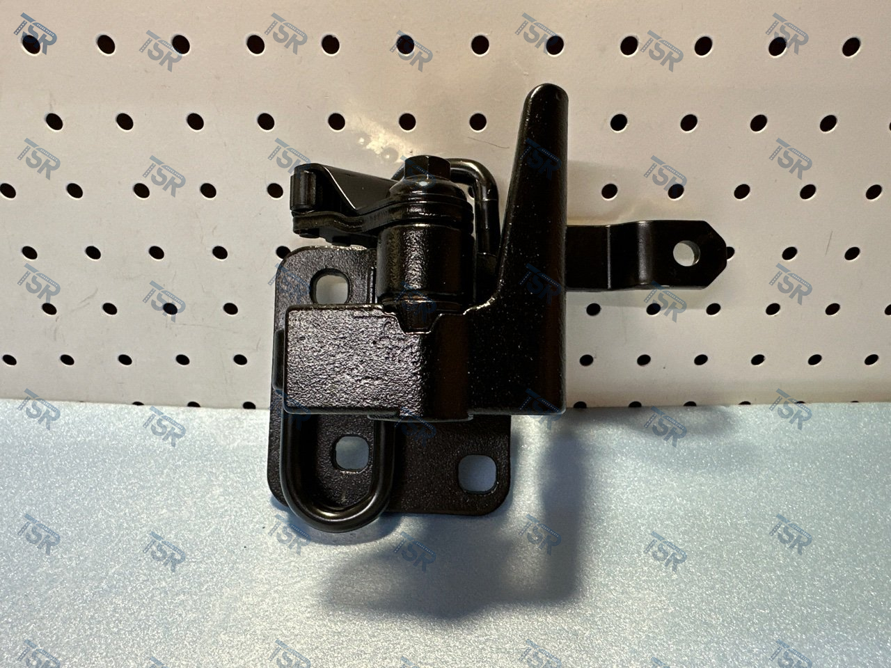 Петля двери правая нижняя