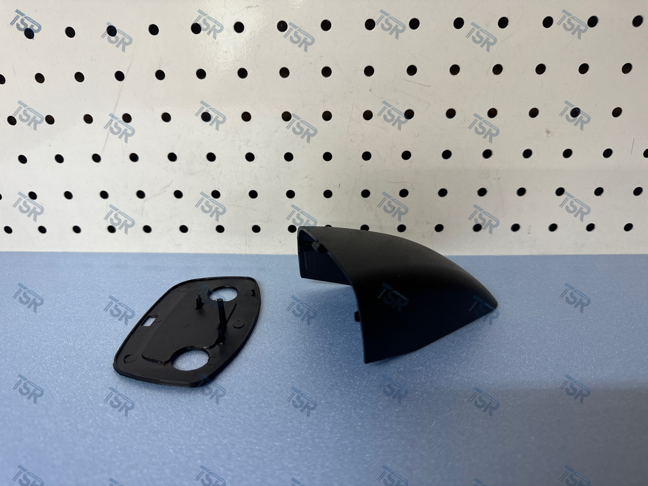 Крышка кронштейна зеркала левая