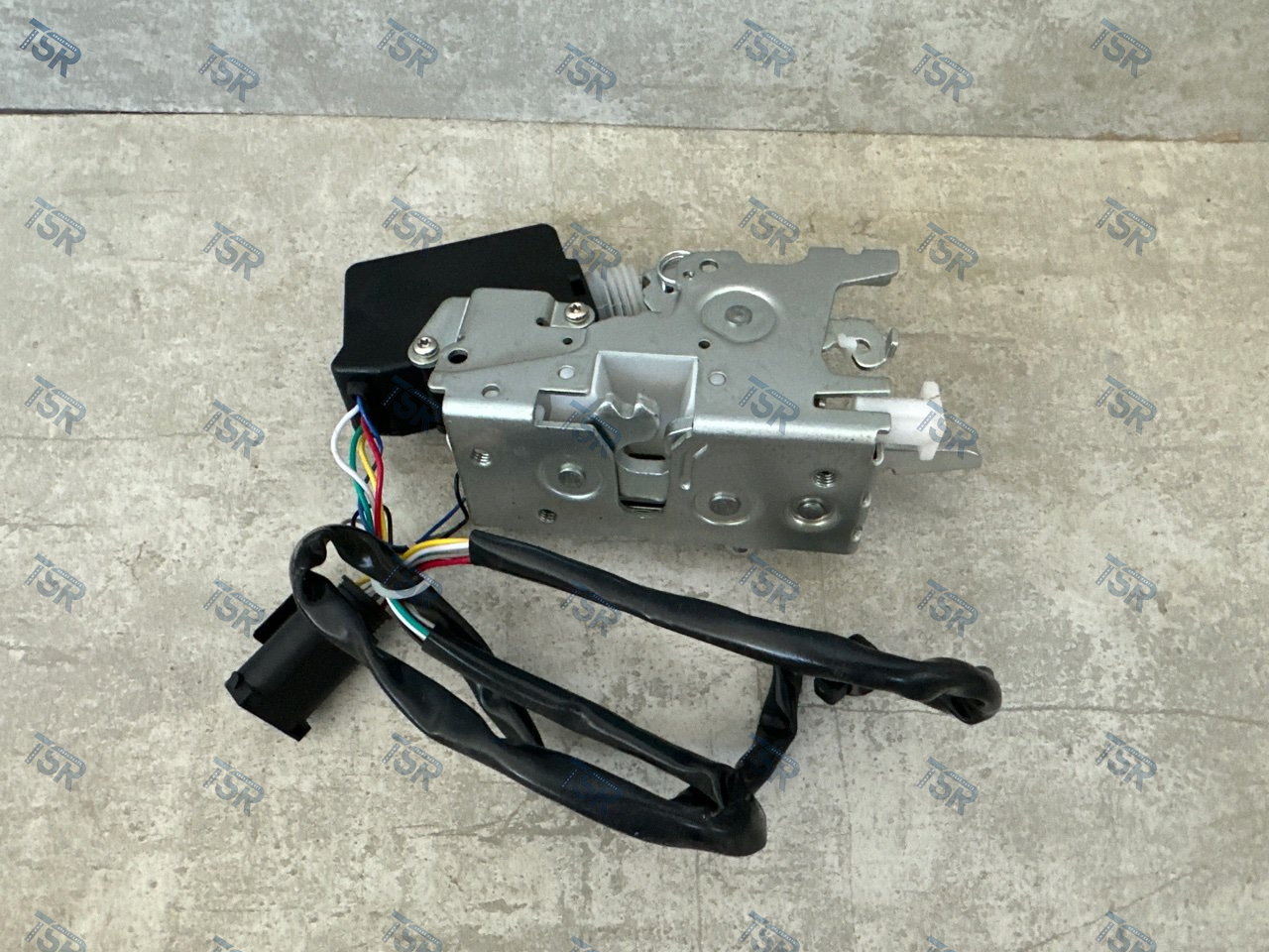 Замок двери правый