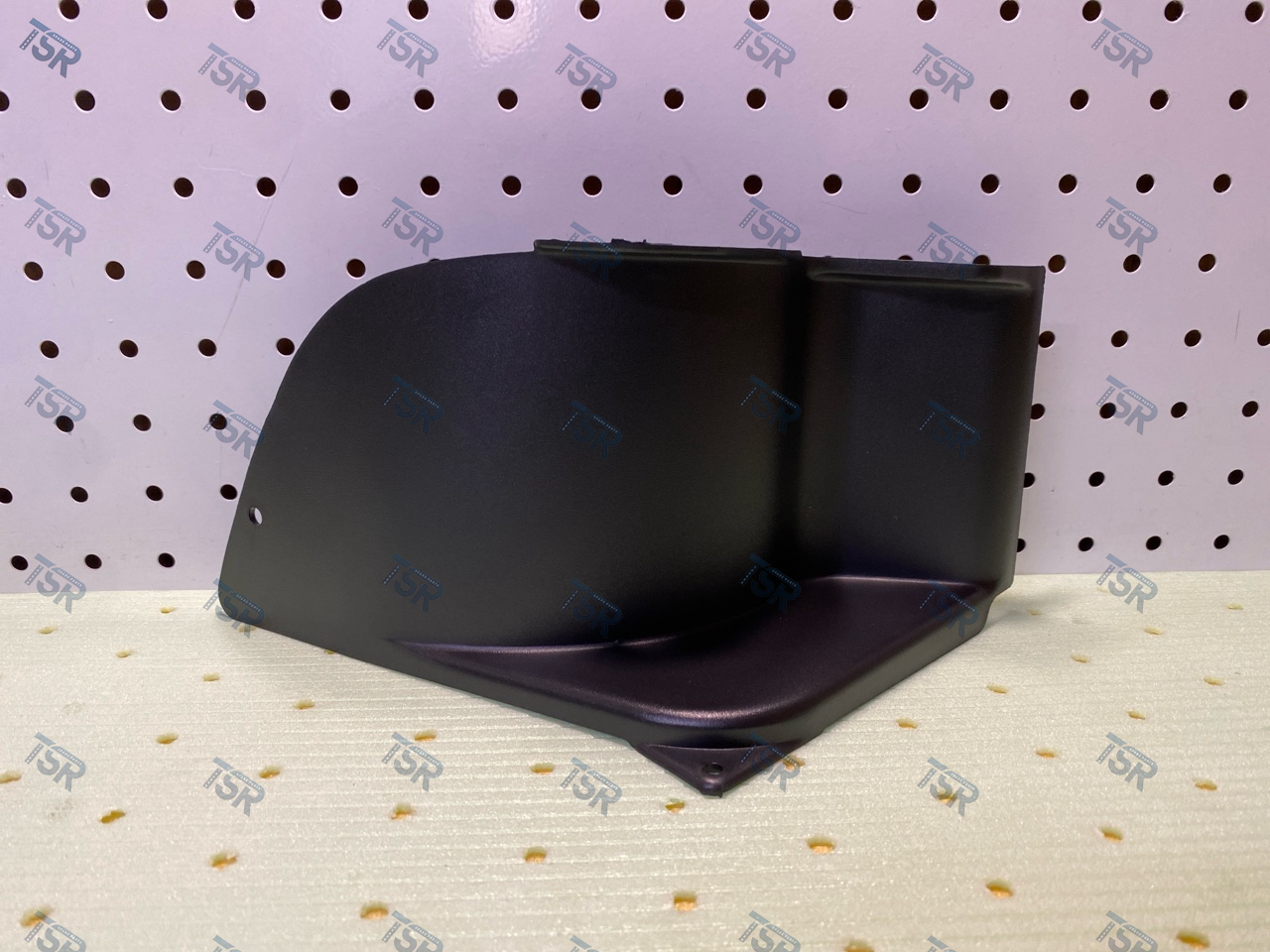 Накладка бампера левая