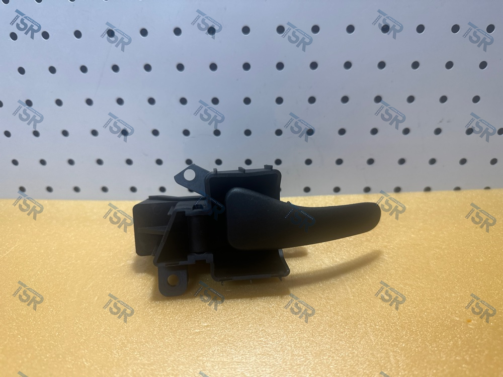 Ручка двери левая