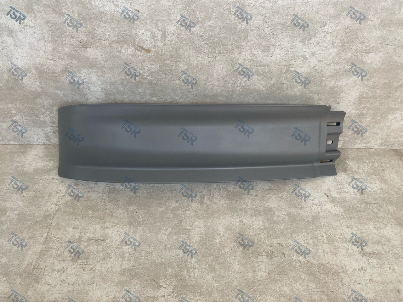 Накладка бампера правая