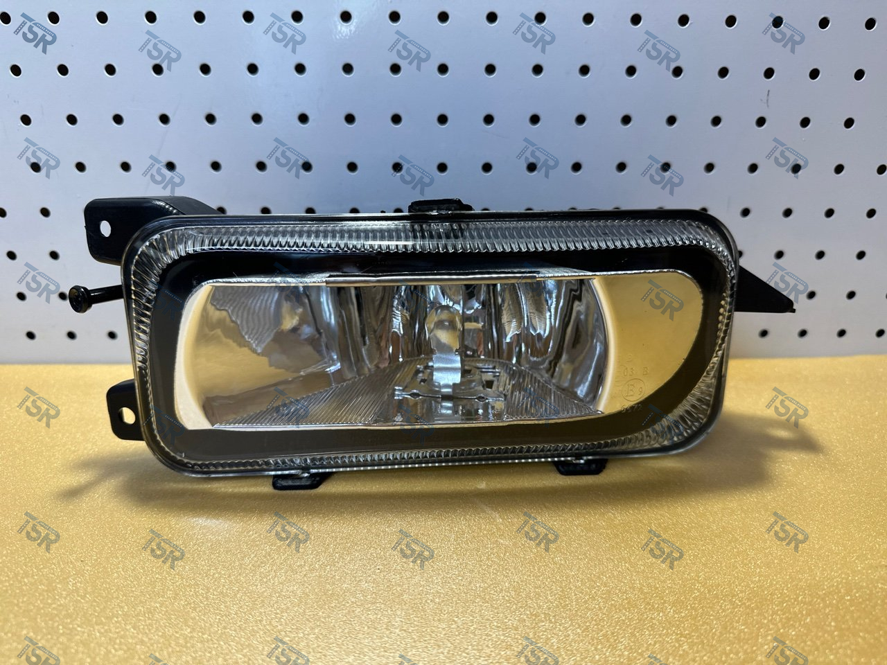 Фара противотуманная левая