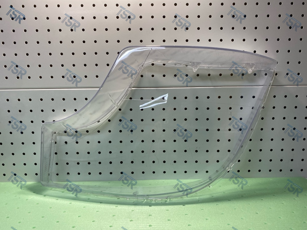 Стекло фары левое