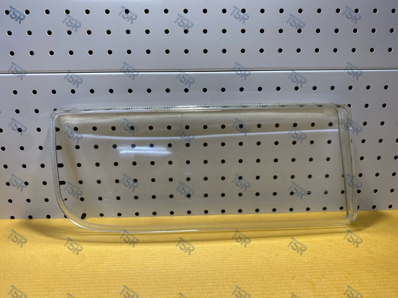 Стекло фары правой