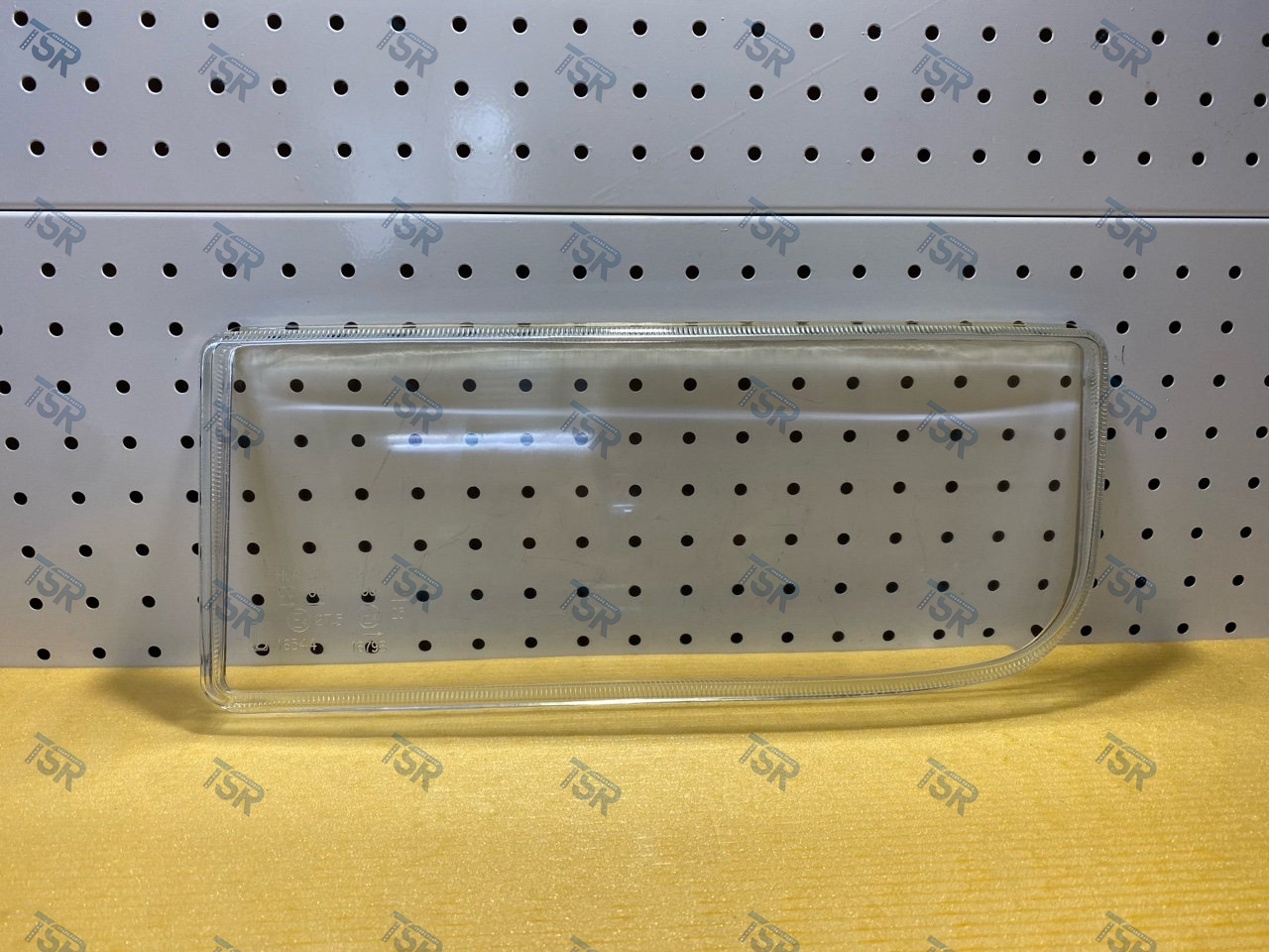 Стекло фары левое