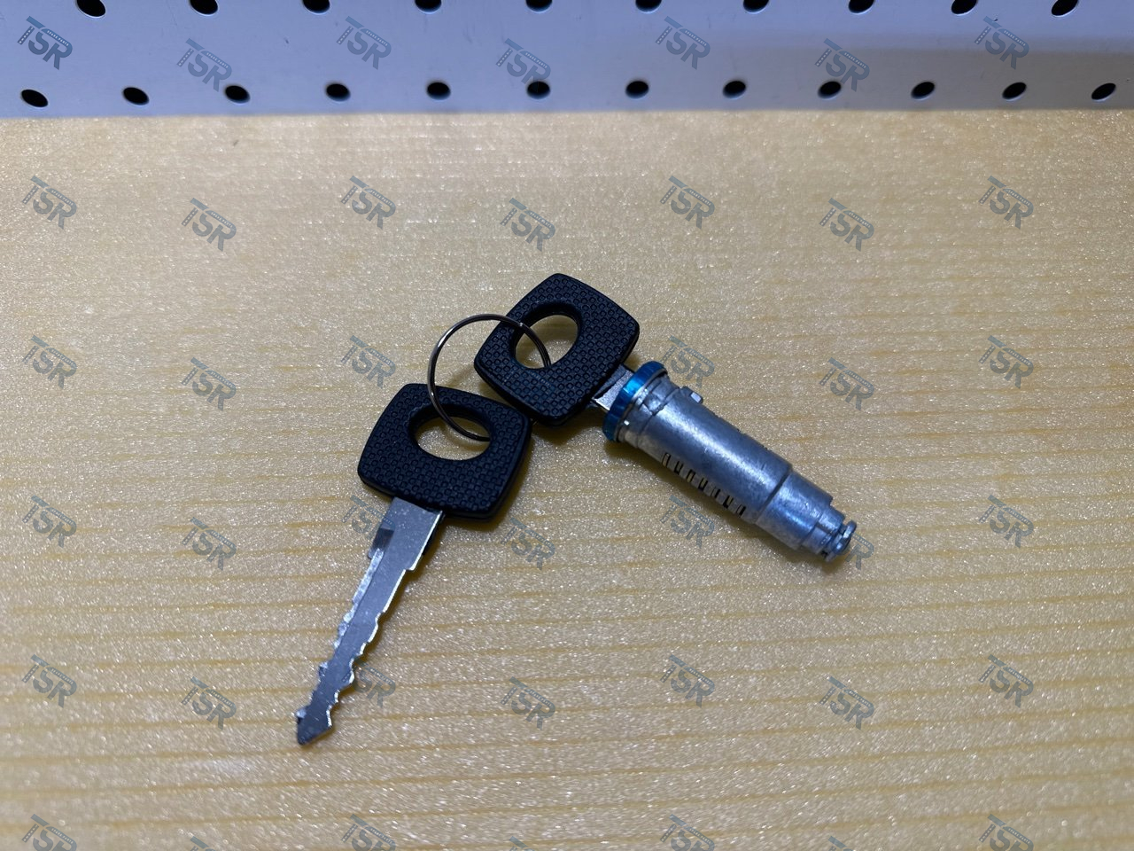 Сердцевина замка зажигания с ключами