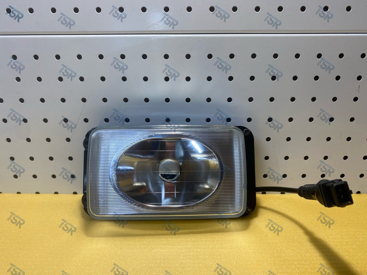 Фара противотуманная левая