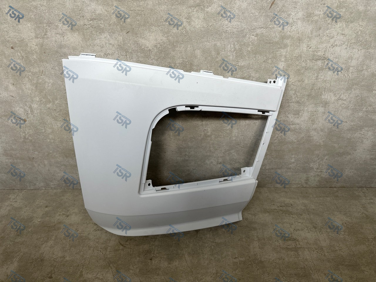 Накладка бампера правая