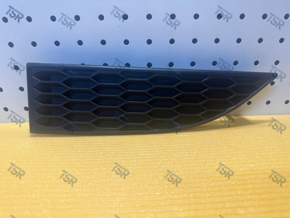 Накладка спойлера правая