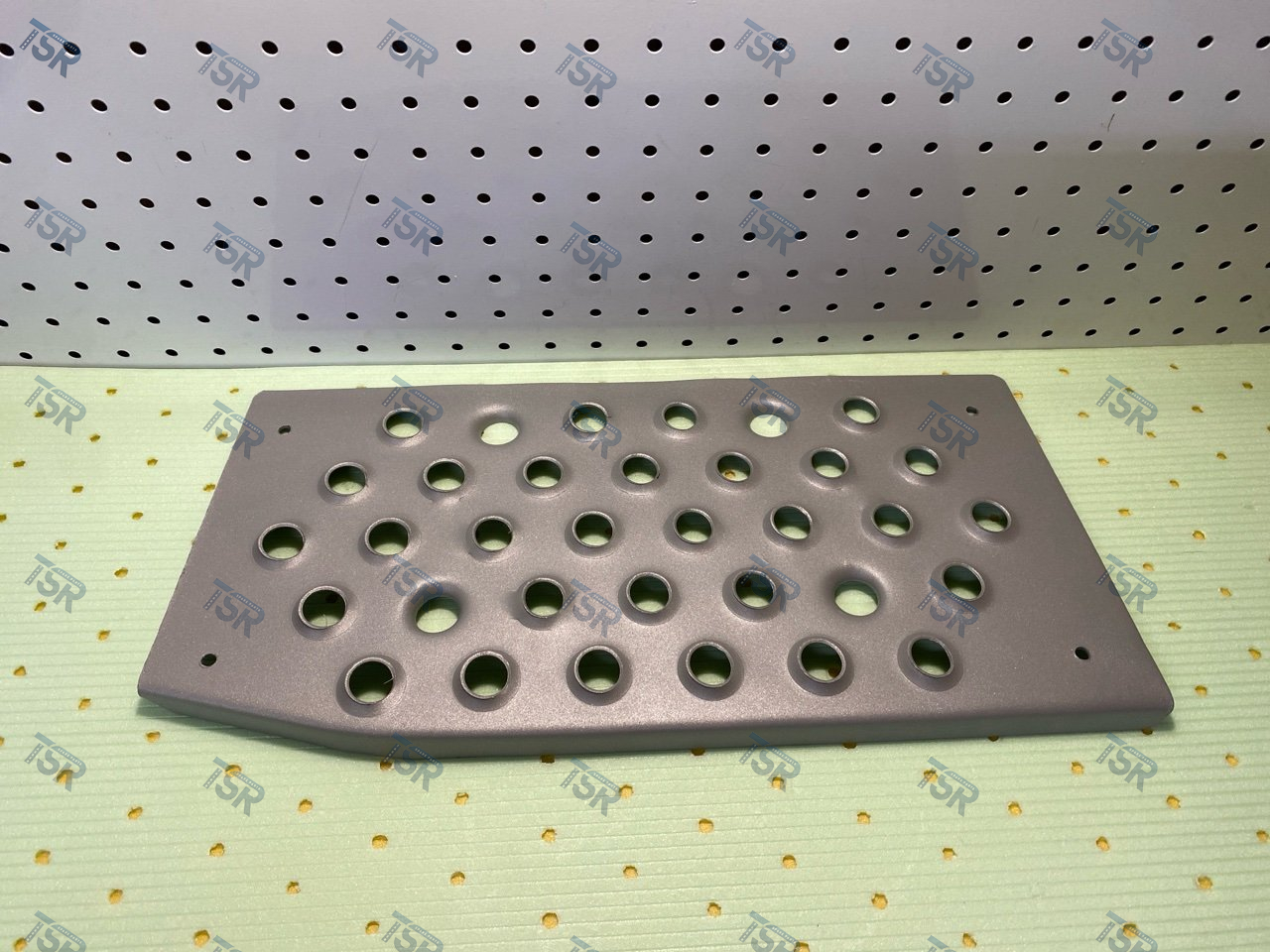 Ступенька подножки нижняя левая