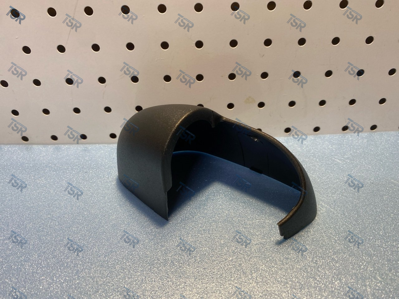 Крышка кронштейна зеркала правая