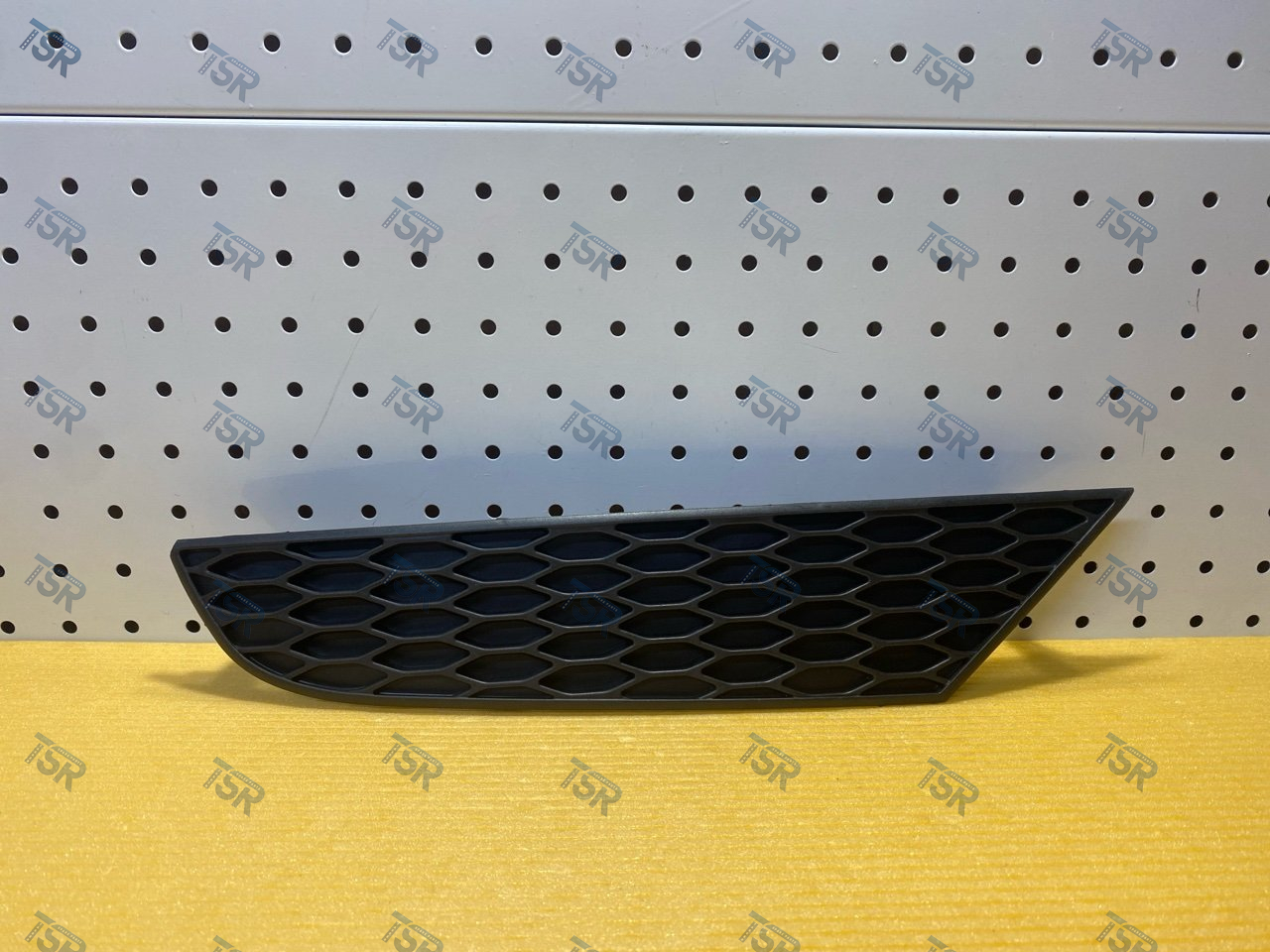 Накладка бампера правая