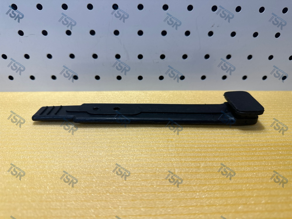 Ремень крепления заднего крыла резиновый