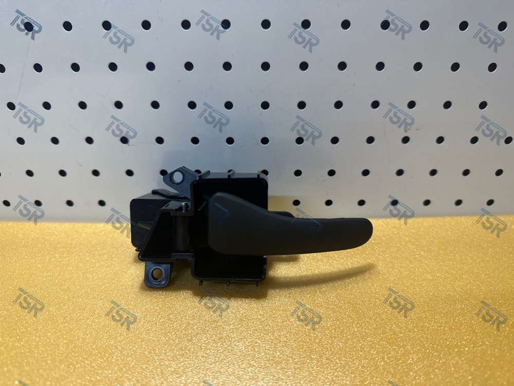 Ручка двери левая