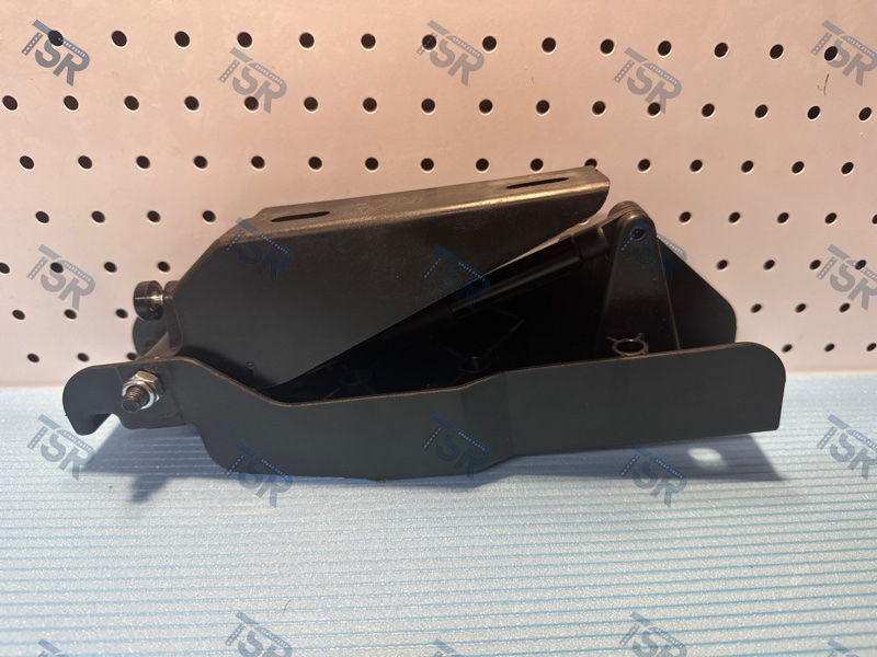 Кронштейн спойлера кабины