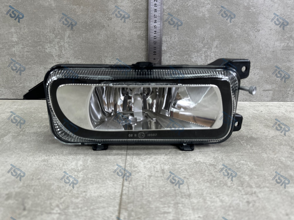 Противотуманная фара правая