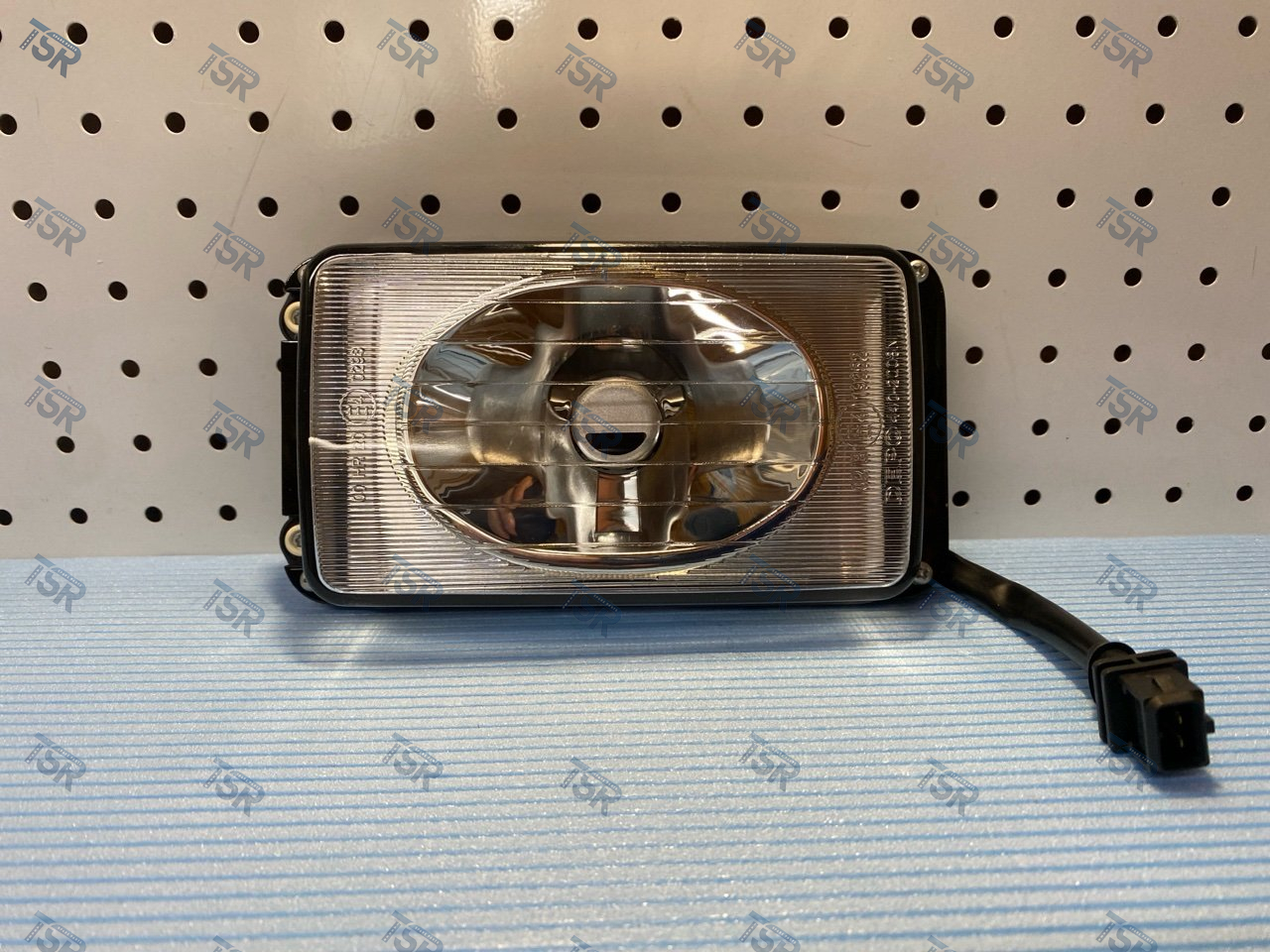 Фара противотуманная левая