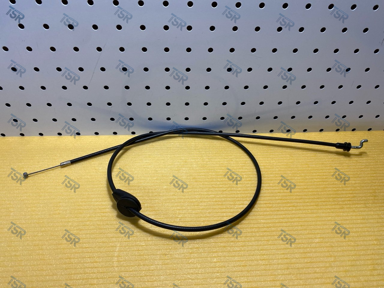 Трос левого вещевого ящика