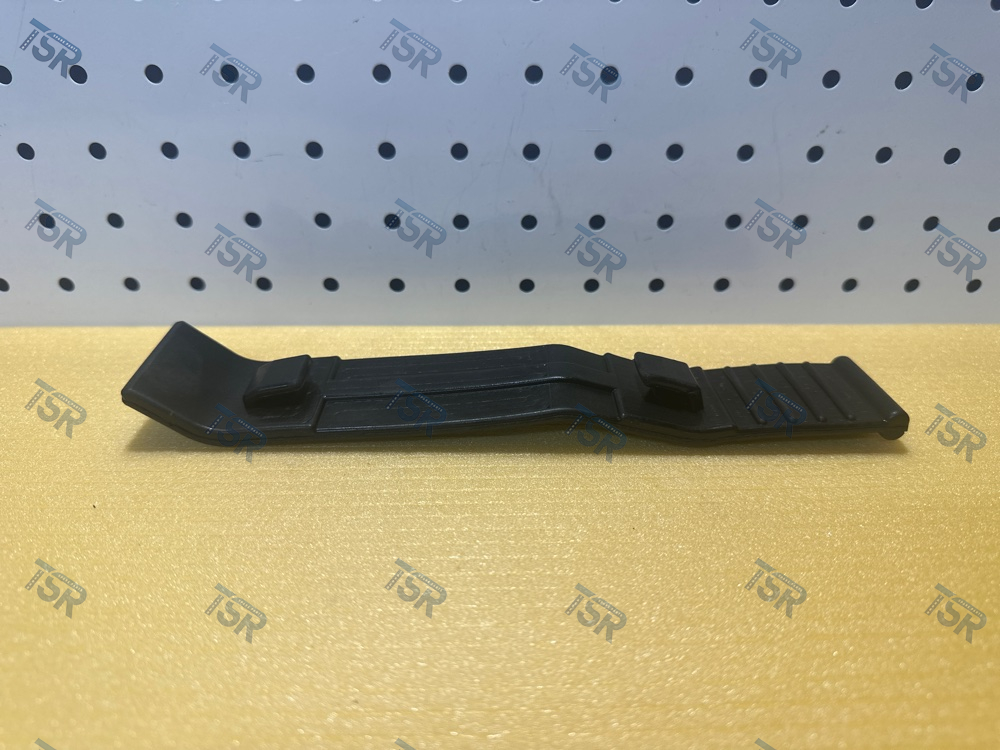 Ремень крепления заднего крыла резиновый