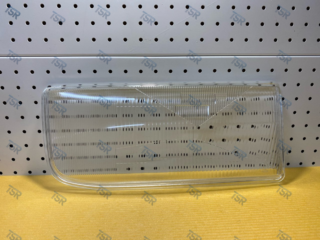 Стекло фары прав.