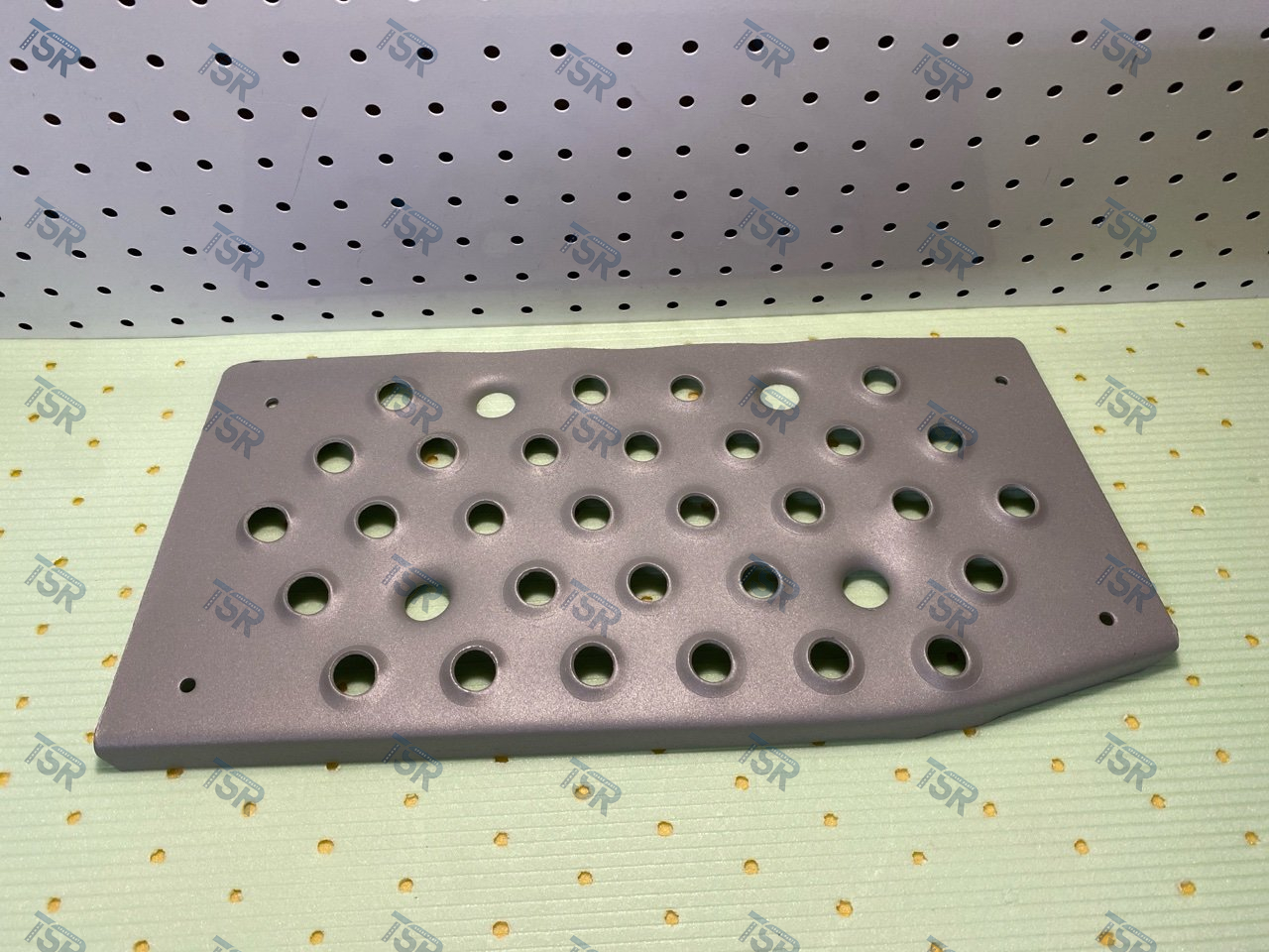 Накладка на подножку нижняя правая