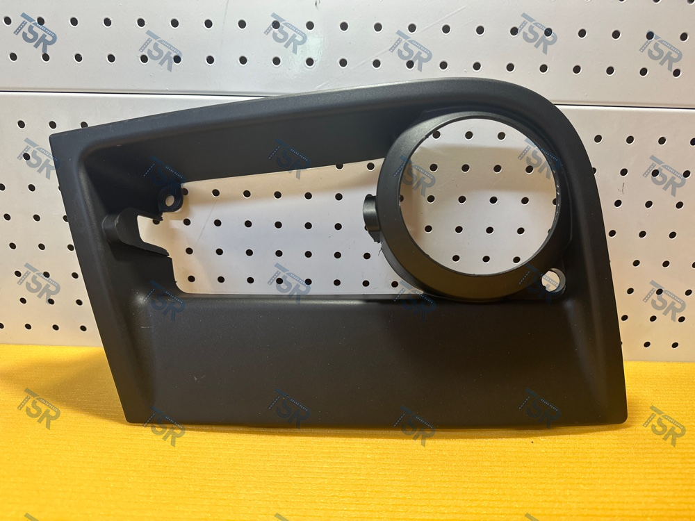 Накладка противотуманной фары левая