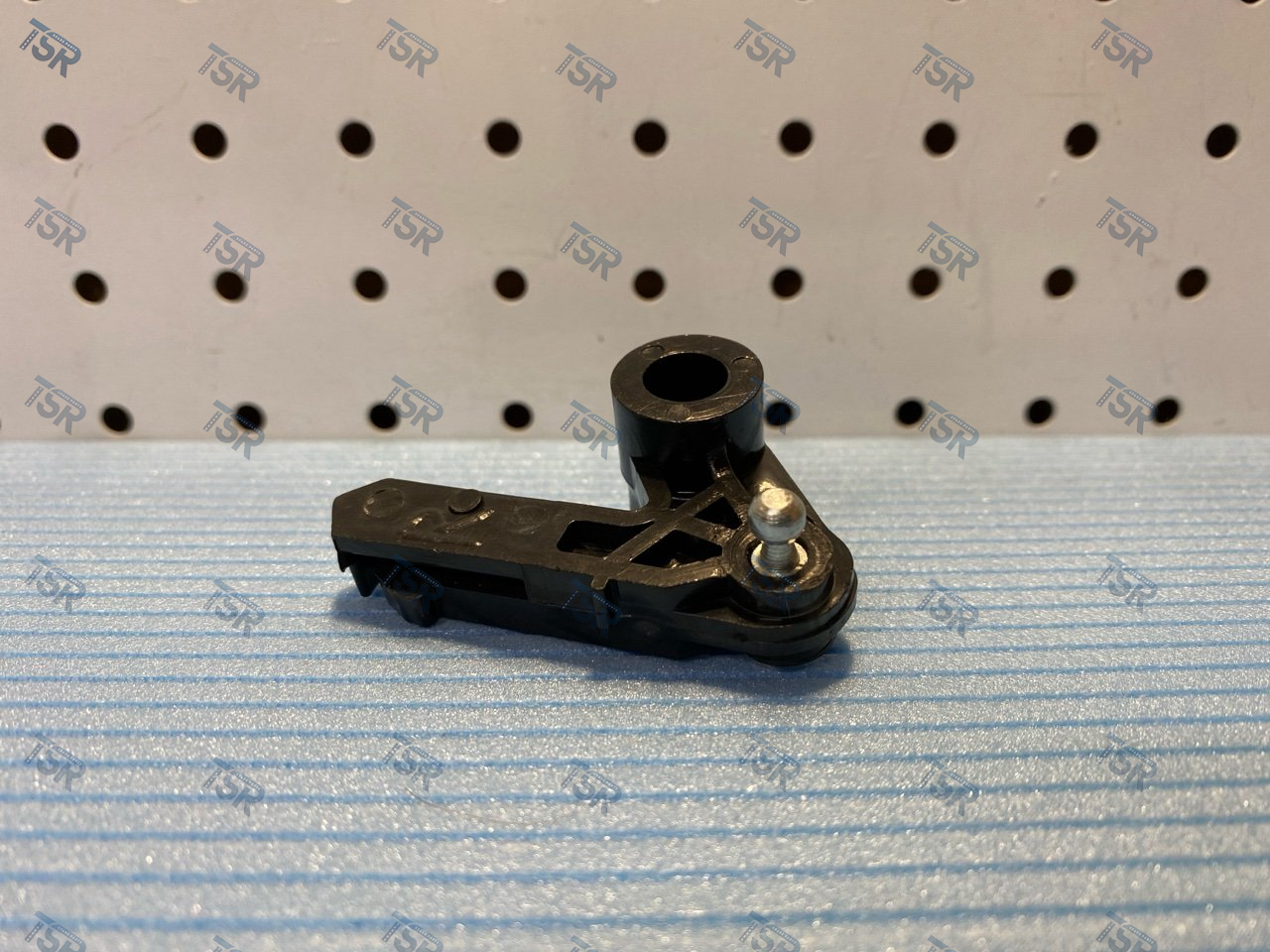 Рычаг ручки двери