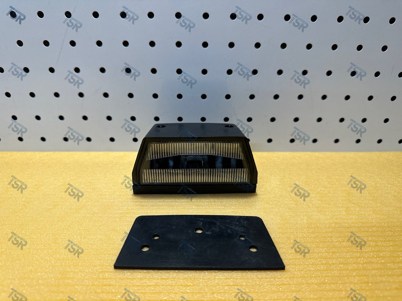 Фонарь освещения номерного знака