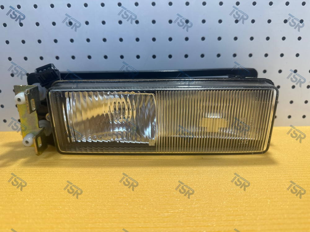 Фара противотуманная левая