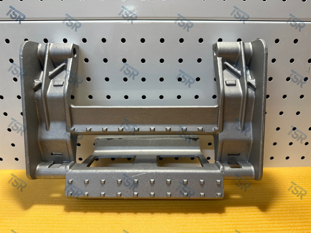 Подножка передней панели праваялевая