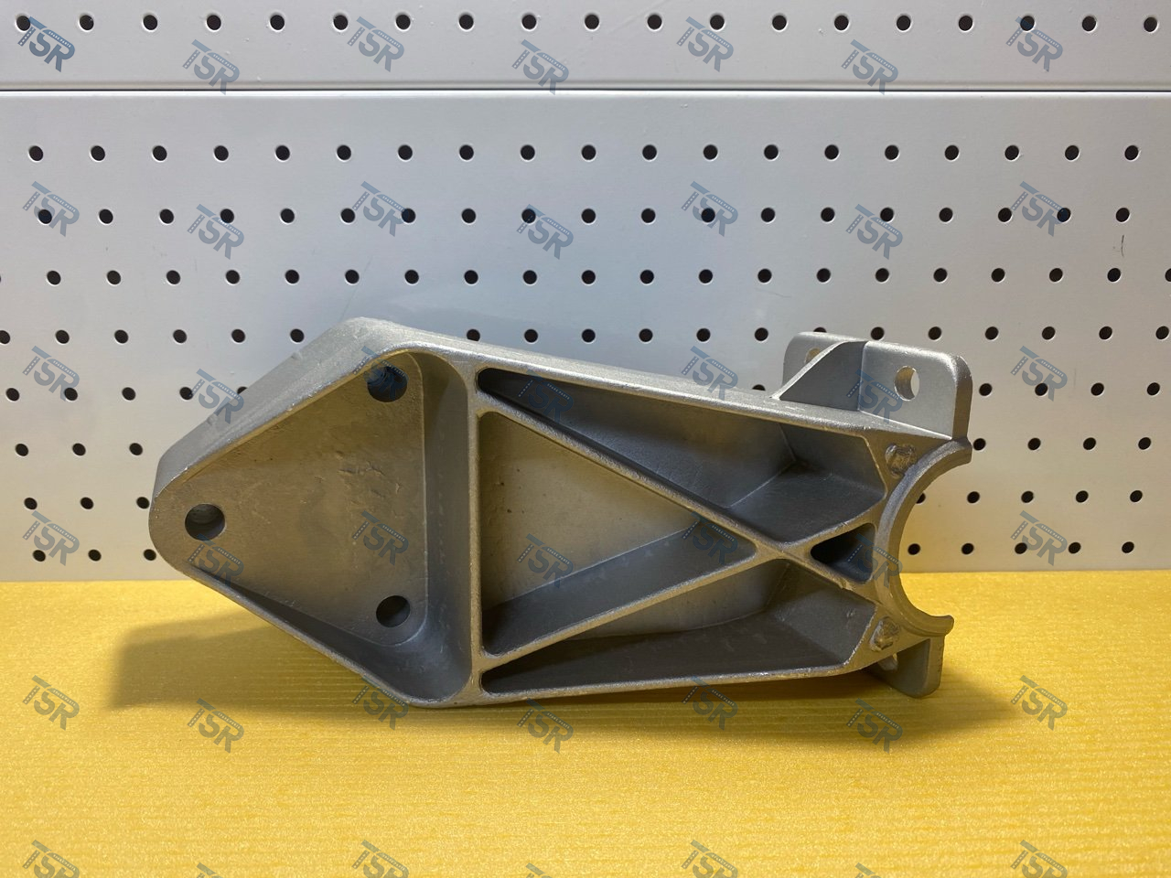 Кронштейн крыла